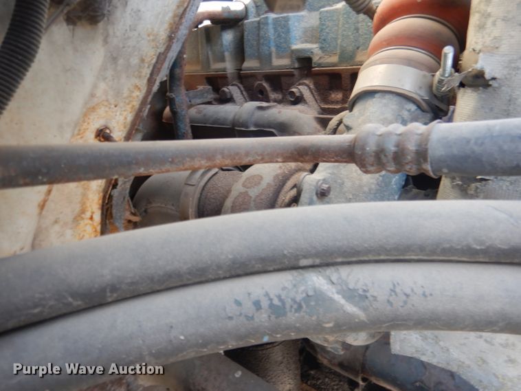 image for item HU9362 2000 International 4900  box truck