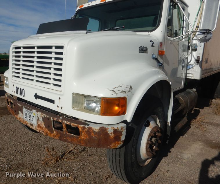 image for item HU9362 2000 International 4900  box truck