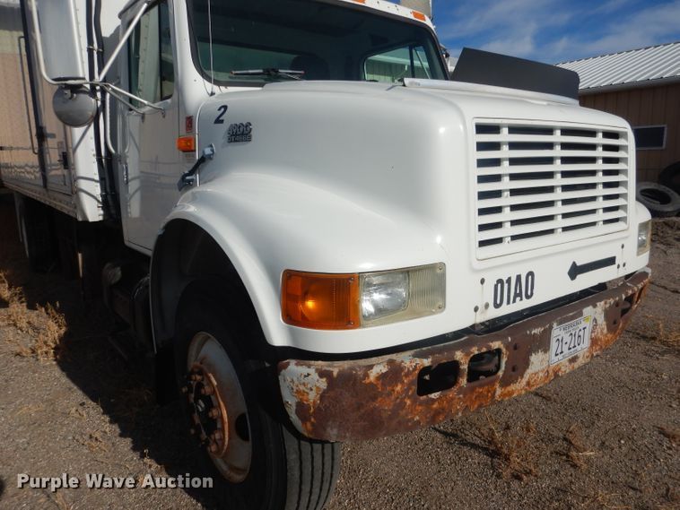 image for item HU9362 2000 International 4900  box truck