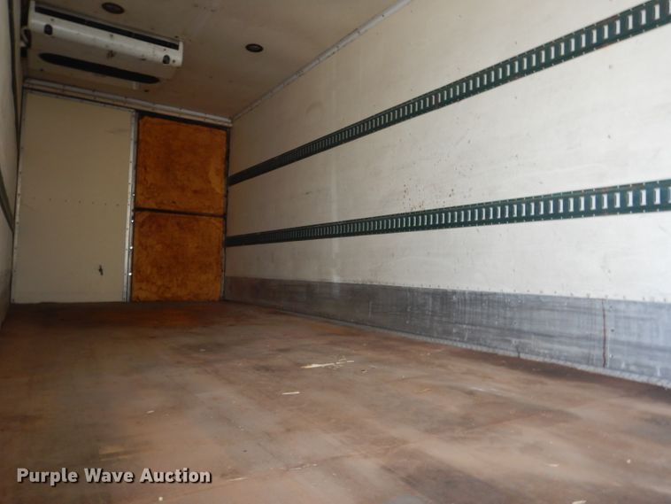 image for item HU9362 2000 International 4900  box truck