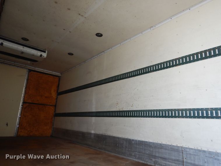 image for item HU9362 2000 International 4900  box truck