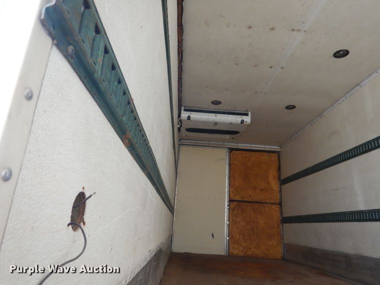 image for item HU9362 2000 International 4900  box truck