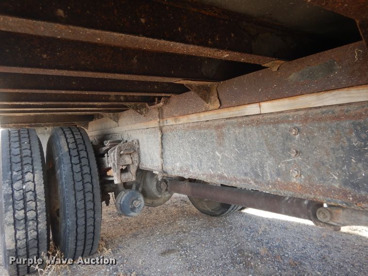 image for item HU9362 2000 International 4900  box truck