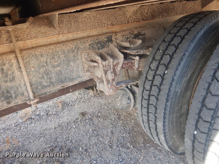 image for item HU9362 2000 International 4900  box truck