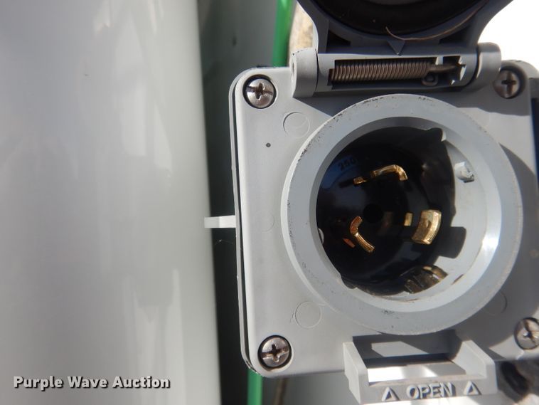 image for item HU9362 2000 International 4900  box truck