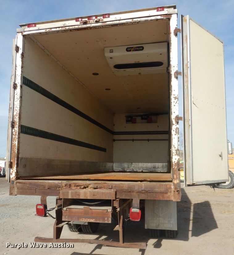 image for item HU9362 2000 International 4900  box truck