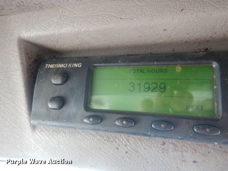 image for item HU9362 2000 International 4900  box truck