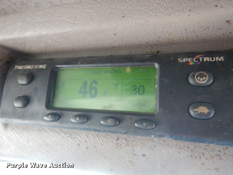 image for item HU9362 2000 International 4900  box truck