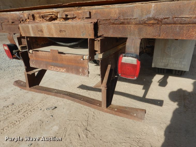 image for item HU9362 2000 International 4900  box truck