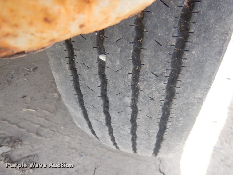 image for item HU9362 2000 International 4900  box truck