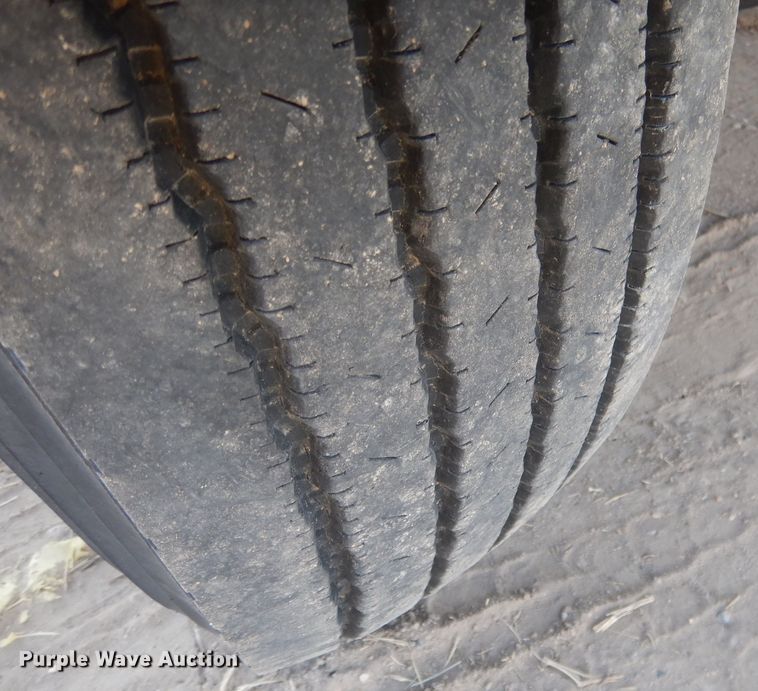 image for item HU9362 2000 International 4900  box truck