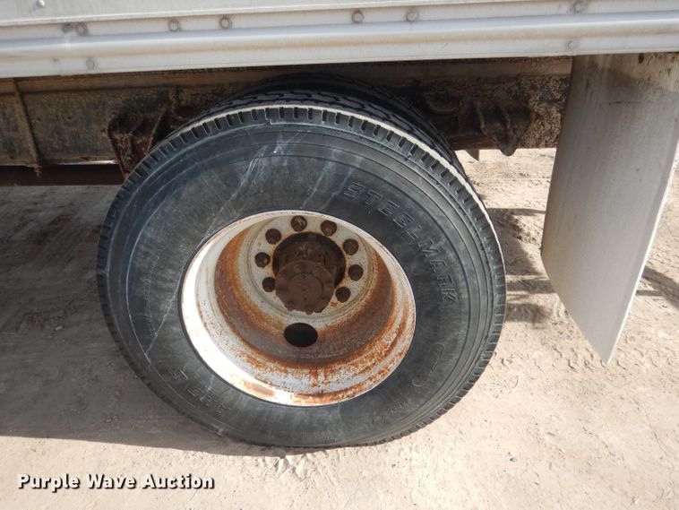 image for item HU9362 2000 International 4900  box truck