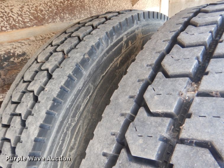 image for item HU9362 2000 International 4900  box truck