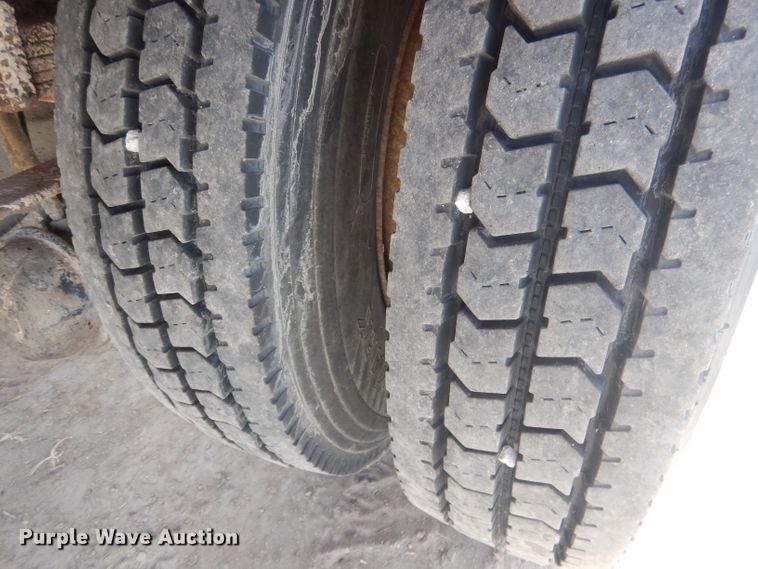 image for item HU9362 2000 International 4900  box truck