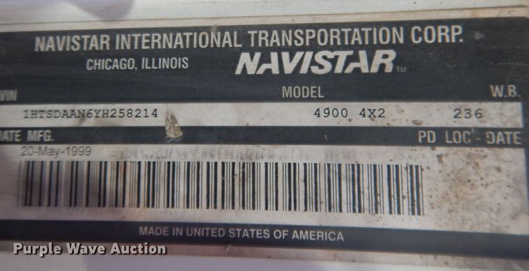 image for item HU9362 2000 International 4900  box truck