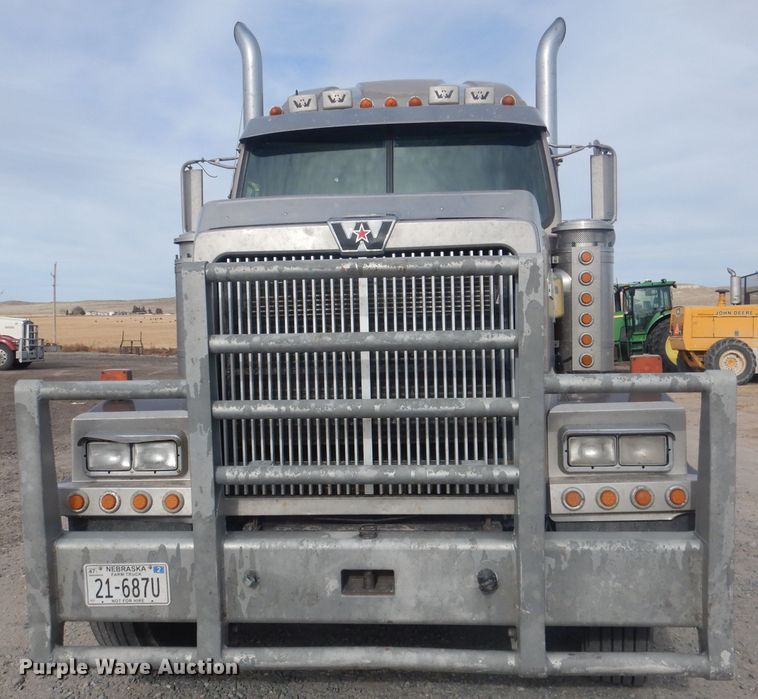 image for item HU9363 2001 Western Star 4900E  semi truck