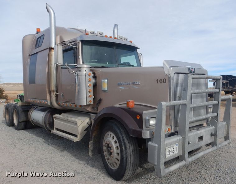 image for item HU9363 2001 Western Star 4900E  semi truck