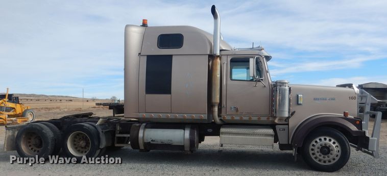 image for item HU9363 2001 Western Star 4900E  semi truck