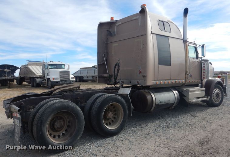 image for item HU9363 2001 Western Star 4900E  semi truck