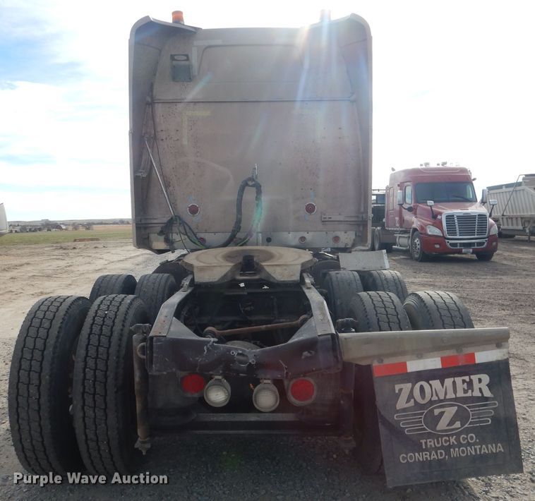 image for item HU9363 2001 Western Star 4900E  semi truck