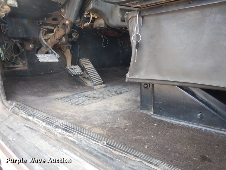 image for item HU9363 2001 Western Star 4900E  semi truck