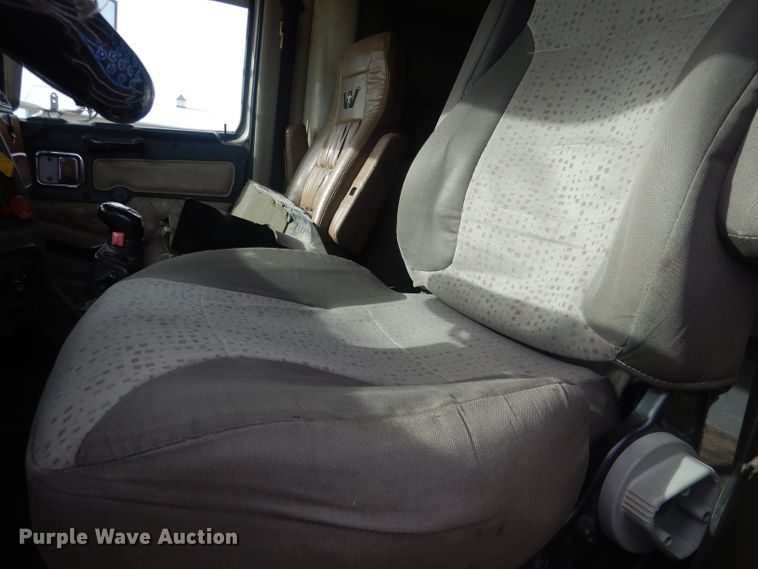 image for item HU9363 2001 Western Star 4900E  semi truck