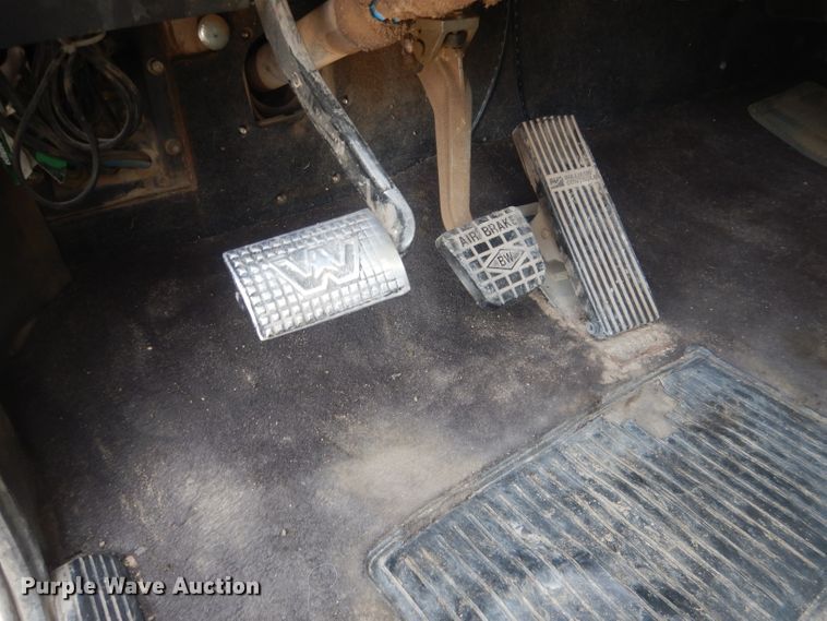 image for item HU9363 2001 Western Star 4900E  semi truck