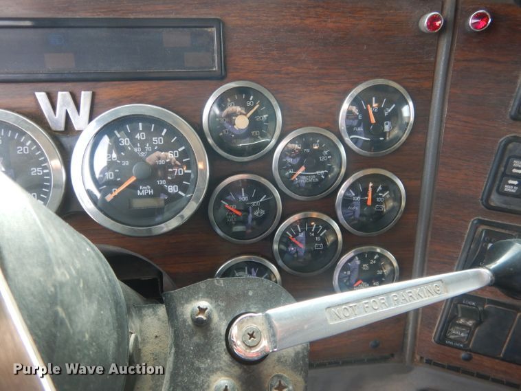 image for item HU9363 2001 Western Star 4900E  semi truck