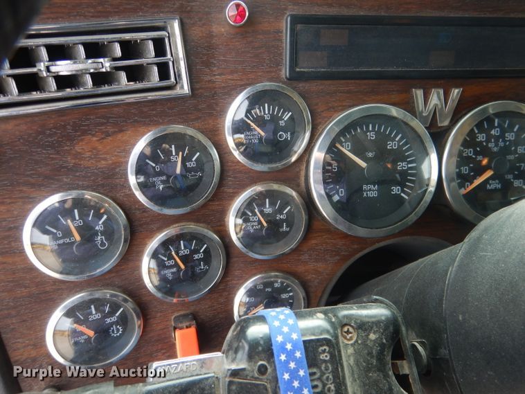 image for item HU9363 2001 Western Star 4900E  semi truck