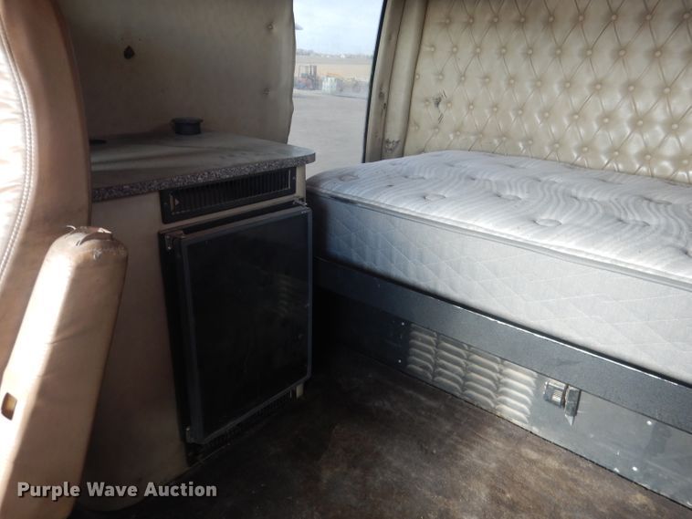 image for item HU9363 2001 Western Star 4900E  semi truck