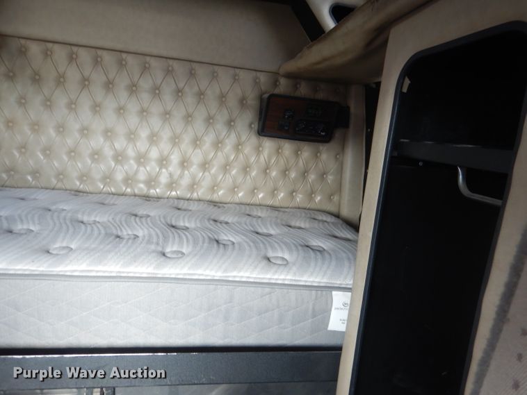 image for item HU9363 2001 Western Star 4900E  semi truck