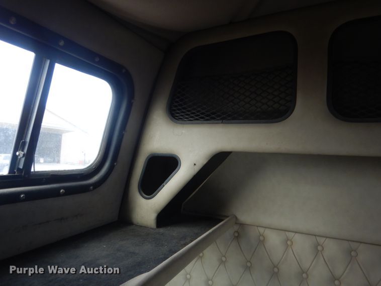 image for item HU9363 2001 Western Star 4900E  semi truck