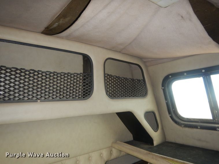 image for item HU9363 2001 Western Star 4900E  semi truck