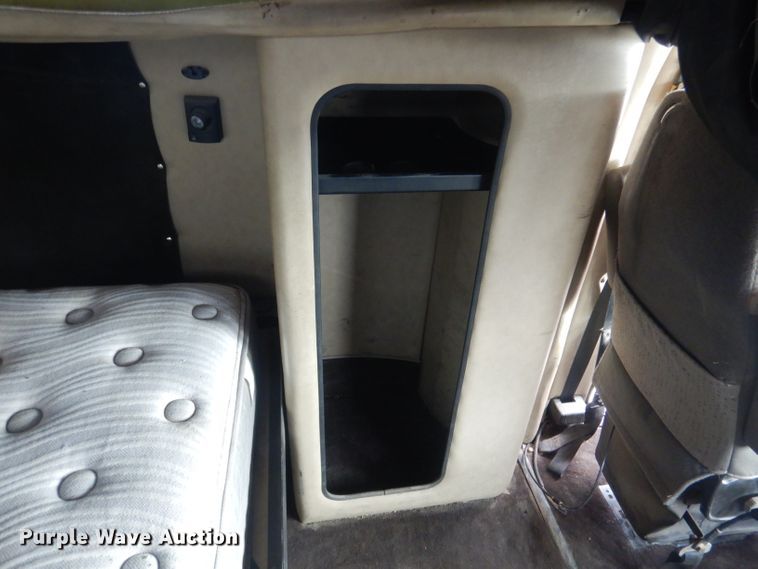 image for item HU9363 2001 Western Star 4900E  semi truck