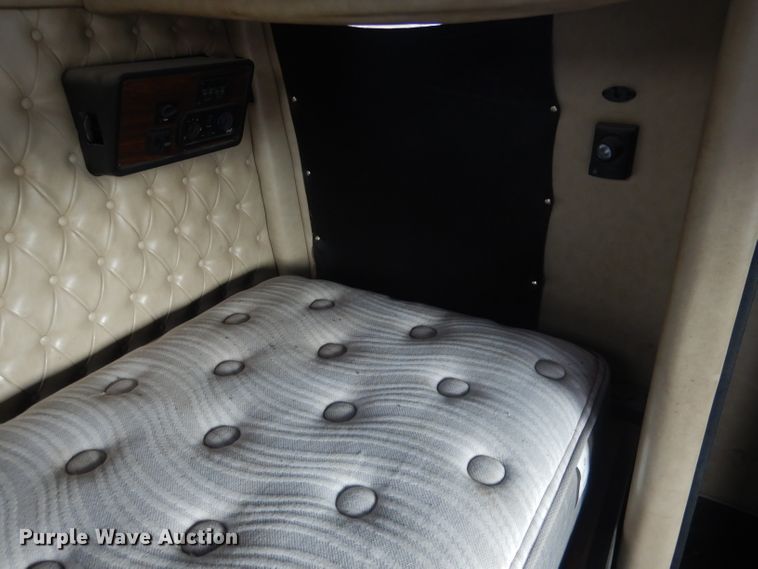 image for item HU9363 2001 Western Star 4900E  semi truck