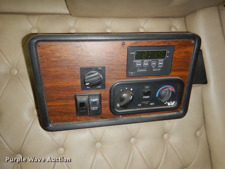 image for item HU9363 2001 Western Star 4900E  semi truck