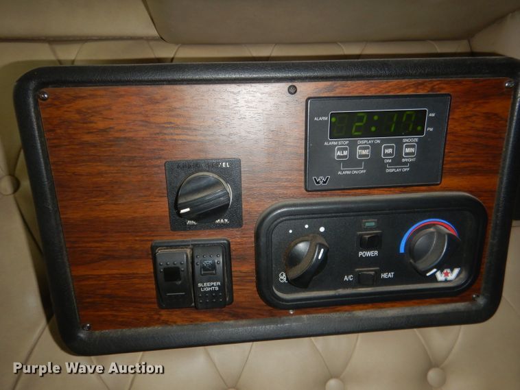 image for item HU9363 2001 Western Star 4900E  semi truck