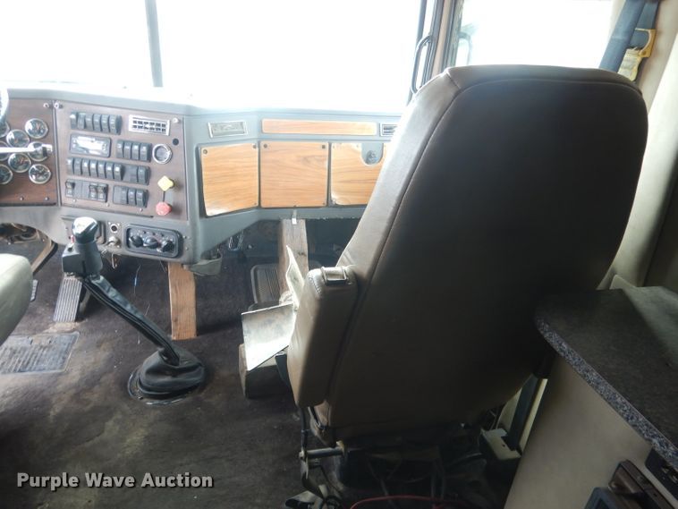 image for item HU9363 2001 Western Star 4900E  semi truck