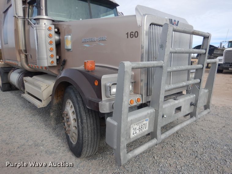 image for item HU9363 2001 Western Star 4900E  semi truck