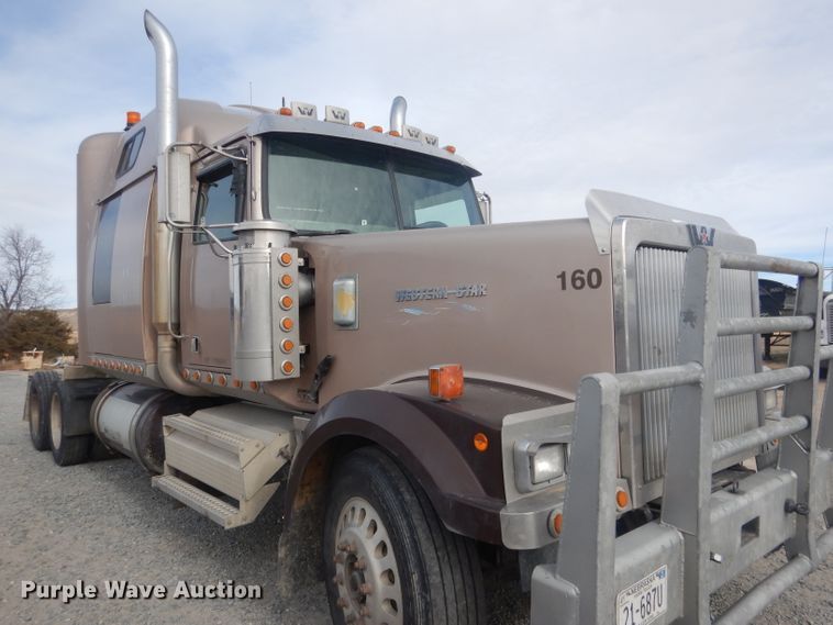 image for item HU9363 2001 Western Star 4900E  semi truck