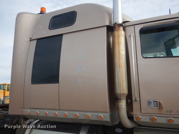 image for item HU9363 2001 Western Star 4900E  semi truck