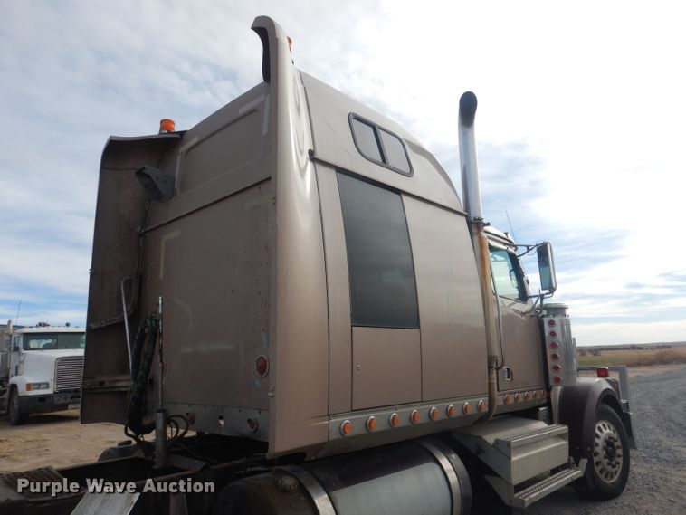 image for item HU9363 2001 Western Star 4900E  semi truck