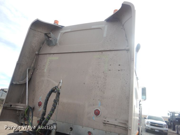 image for item HU9363 2001 Western Star 4900E  semi truck