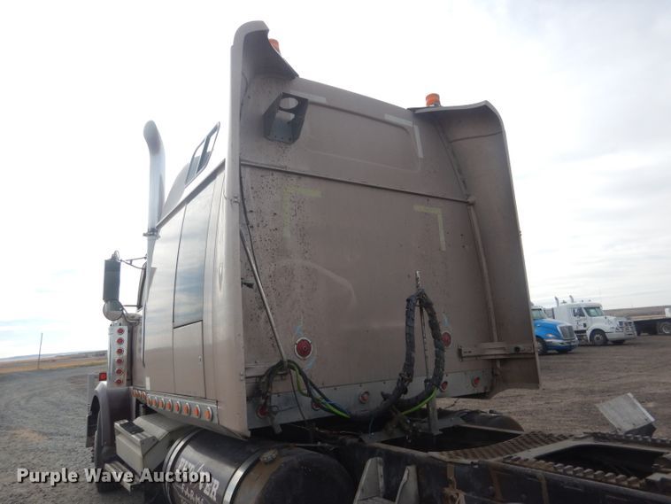 image for item HU9363 2001 Western Star 4900E  semi truck