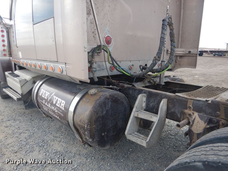 image for item HU9363 2001 Western Star 4900E  semi truck