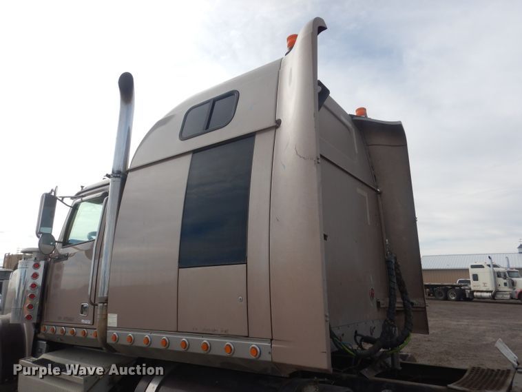 image for item HU9363 2001 Western Star 4900E  semi truck