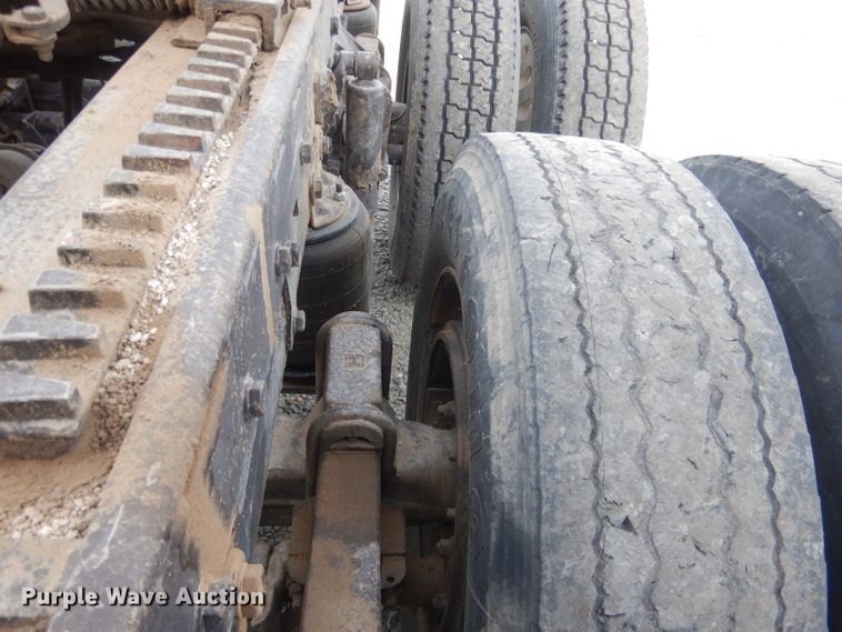 image for item HU9363 2001 Western Star 4900E  semi truck