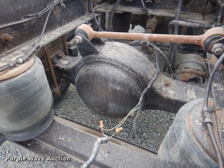 image for item HU9363 2001 Western Star 4900E  semi truck