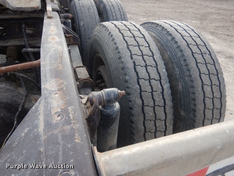 image for item HU9363 2001 Western Star 4900E  semi truck