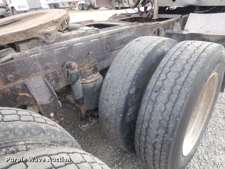 image for item HU9363 2001 Western Star 4900E  semi truck